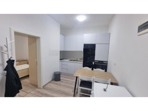 Tirane, jepet me qera apartament 2+1+Aneks+Ballkon Kati 2, 450 € 
