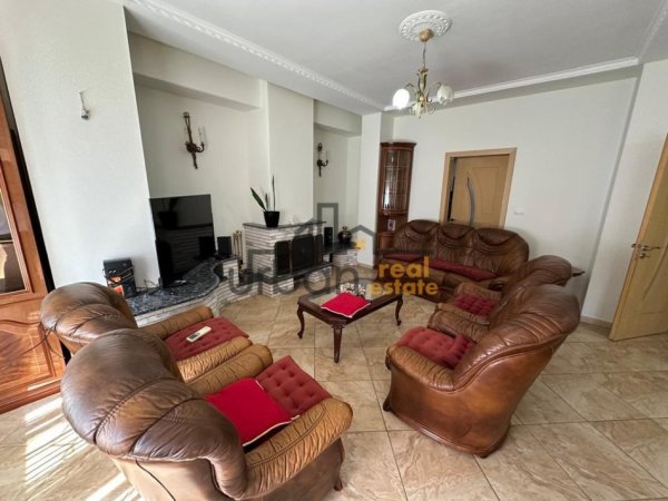 Tirane, jepet me qera apartament 2+1+Ballkon Kati 3, 125 m² 750 € (Shkolla e Baletit)