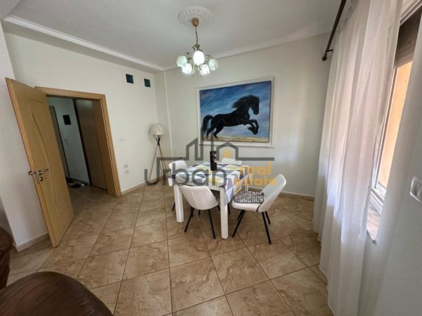 Tirane, jepet me qera apartament 2+1+Ballkon Kati 3, 125 m² 750 € (Shkolla e Baletit)