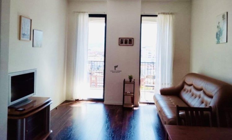 Tirane, jepet me qera apartament 1+1+Ballkon Kati 7, 78 m² 490 € (KINOSTUDIO)