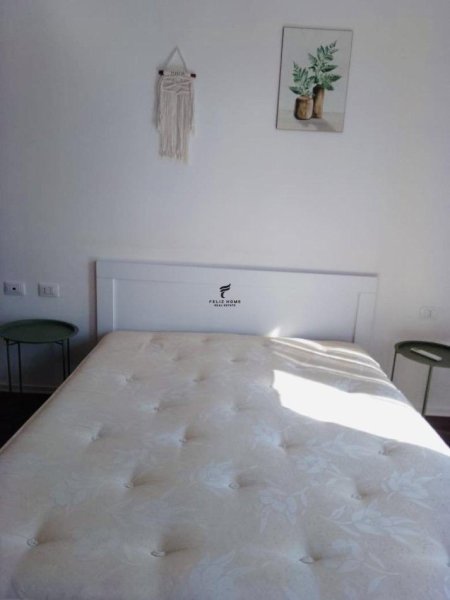 Tirane, jepet me qera apartament 1+1+Ballkon Kati 7, 78 m² 490 € (KINOSTUDIO)