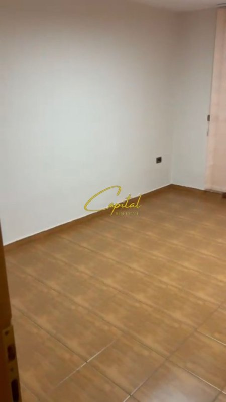 Tirane, jepet me qera zyre Kati 1, 60 m² 650 € (VASIL SHANTO)