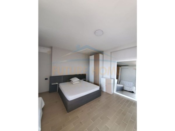 Tirane, jepet me qera ambjent biznesi Kati 6, 405 m² 5.000 € 