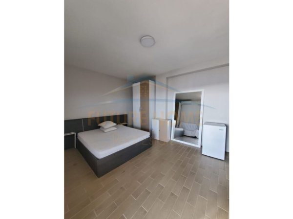 Tirane, jepet me qera ambjent biznesi Kati 6, 405 m² 5.000 € 