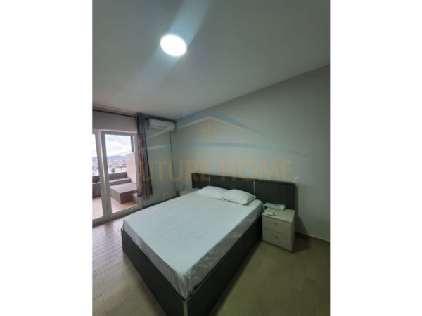 Tirane, jepet me qera ambjent biznesi Kati 6, 405 m² 5.000 € 