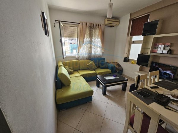 Tirane, shitet apartament 2+1+Ballkon Kati 8, 81 m² 125.000 € (Unaza e Re, Tirane)