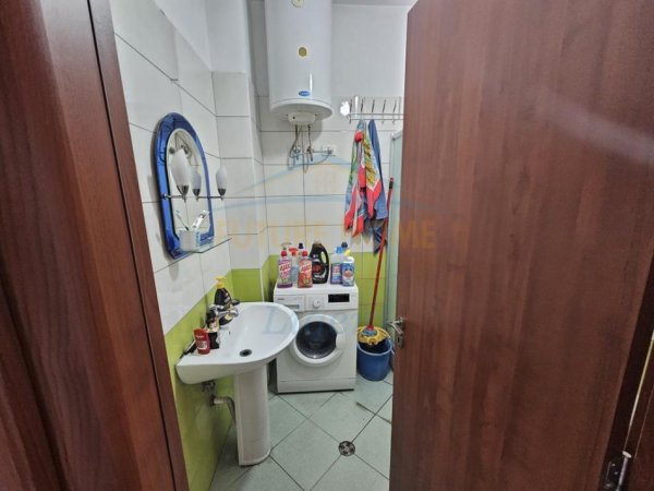 Tirane, shitet apartament 2+1+Ballkon Kati 8, 81 m² 125.000 € (Unaza e Re, Tirane)