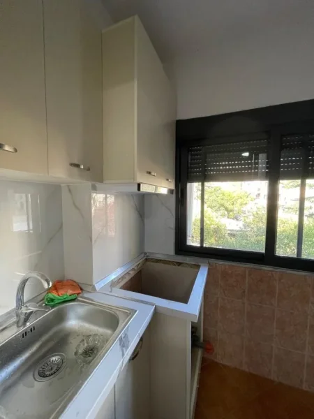 Tirane, jepet me qera apartament 1+1 Kati 3, 35 m² 450 € (21 Dhjetori)