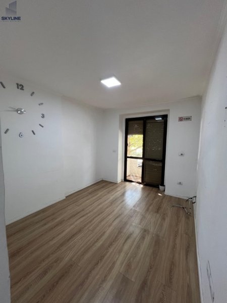 Tirane, jepet me qera apartament Kati 2, 65 m² 700 €