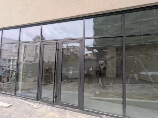 Tirane, jepet me qera ambjent biznesi Kati 0, 84 m² 1.400 € (RRUGA E ELBASANIT)