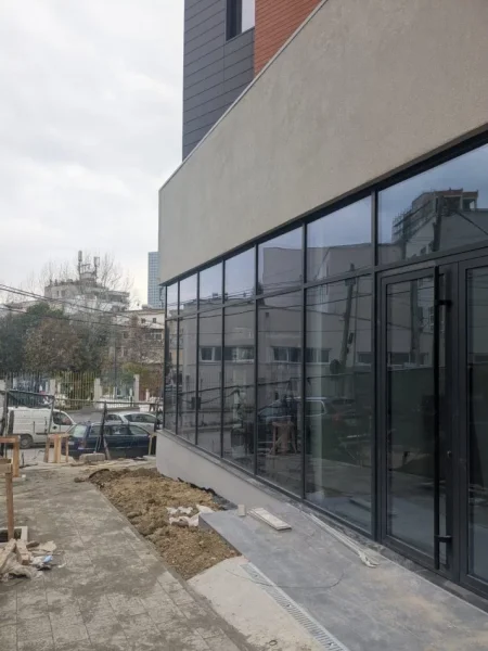 Tirane, jepet me qera ambjent biznesi Kati 0, 84 m² 1.400 € (RRUGA E ELBASANIT)