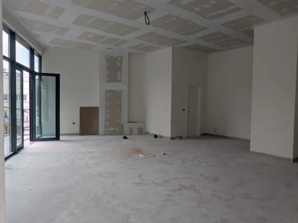 Tirane, jepet me qera ambjent biznesi Kati 0, 84 m² 1.400 € (RRUGA E ELBASANIT)