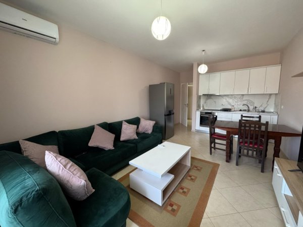 Tirane, jepet me qera apartament 2+1+Ballkon Kati 2, 60 m² 550 € (Rruga 5 maji)