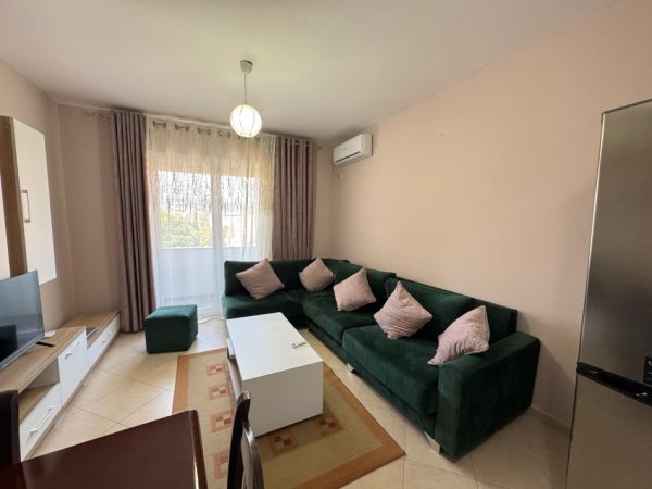 Tirane, jepet me qera apartament 2+1+Ballkon Kati 2, 60 m² 550 € (Rruga 5 maji)