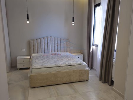 Tirane, jepet me qera apartament 2+1 Kati 3, 113 m² 850 € (VASIL SHANTO)