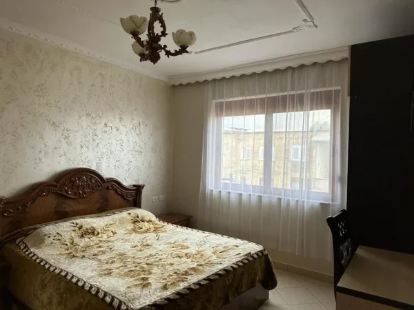 Tirane, jepet me qera apartament 1+1 Kati 5, 67 m² 450 € (Xhamlliku)