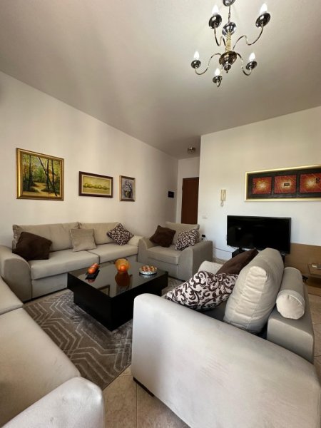 Tirane, jepet me qera apartament 1+1+Ballkon , 75 m² 550 € 