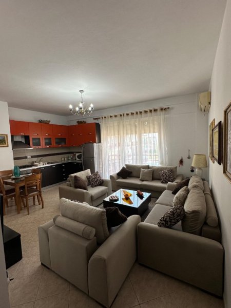 Tirane, jepet me qera apartament 1+1+Ballkon , 75 m² 550 € 