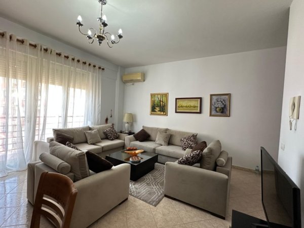 Tirane, jepet me qera apartament 1+1+Ballkon , 75 m² 550 € 