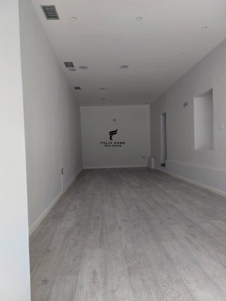 Tirane, shitet dyqan Kati 0, 52 m² 270.000 € (RRUGA BARDHYL)
