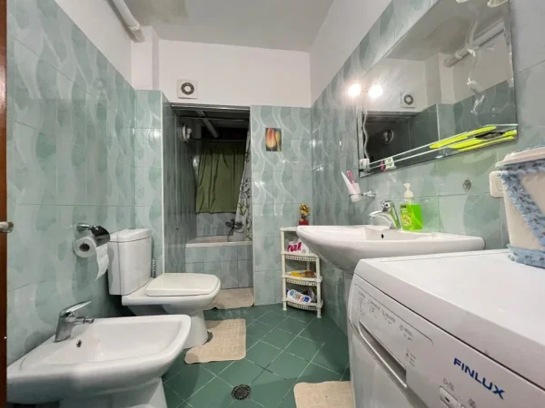 Tirane, shes apartament 2+1+Ballkon Kati 1, 75 m² 175.000 € (Kongresi lushnjes)