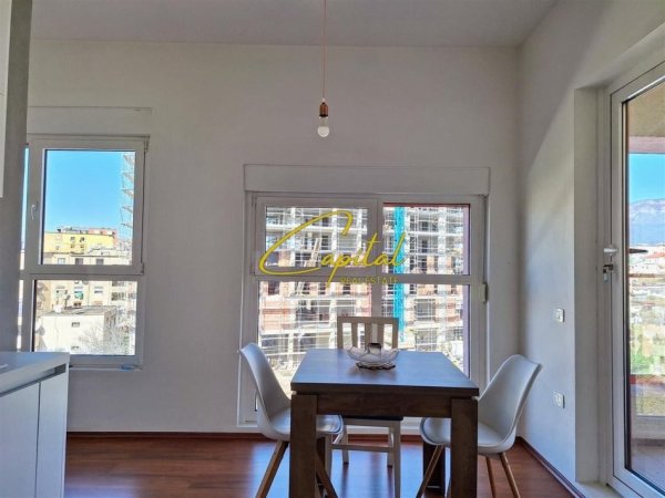 Tirane, jepet me qera apartament 2+1 Kati 5, 85 m² 550 € (ALI DEMI)
