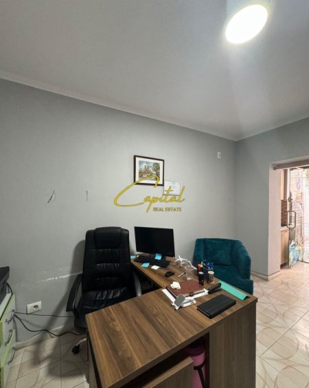 Tirane, jepet me qera ambjent biznesi Kati 0, 20 m² 270 € (MYSLYM SHYRI)