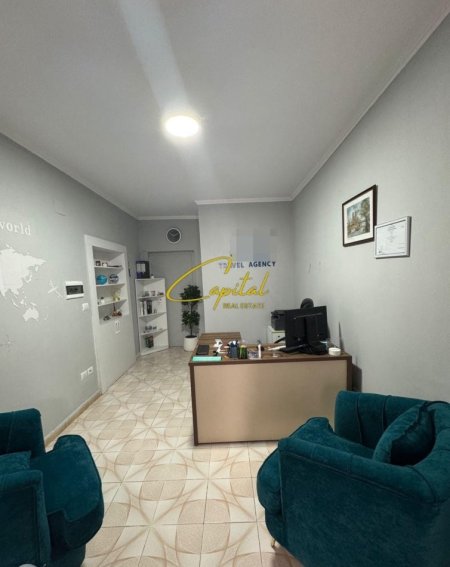 Tirane, jepet me qera ambjent biznesi Kati 0, 20 m² 270 € (MYSLYM SHYRI)