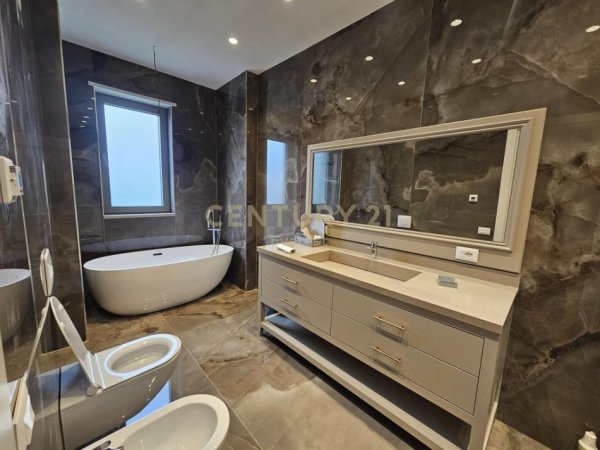 Shqiperi, jepet me qera Vile 2 Katshe Kati 2, 1.100 m² 10.000 € (Mjull-Bathore)