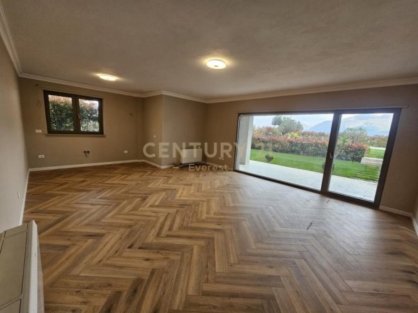 Shqiperi, jepet me qera Vile 2 Katshe Kati 2, 1.100 m² 10.000 € (Mjull-Bathore)