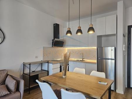Tirane, jepet me qera apartament 1+1 Kati 5, 65 m² 550 € (Tregu elektrik)