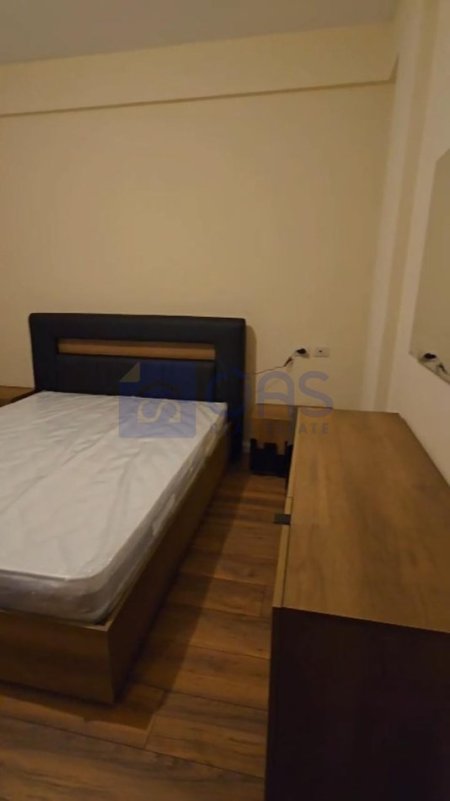 Tirane, jepet me qera apartament 2+1+Aneks+Ballkon Kati 4, 135 m² 600 € (Prane UET)