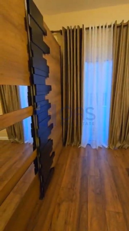 Tirane, jepet me qera apartament 2+1+Aneks+Ballkon Kati 4, 135 m² 600 € (Prane UET)