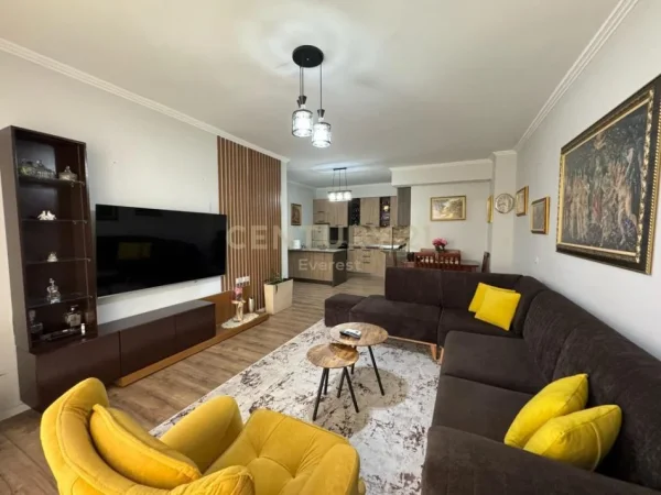 Tirane, shitet apartament 2+1+Ballkon Kati 2, 115 m² 150.000 € (Fresku)