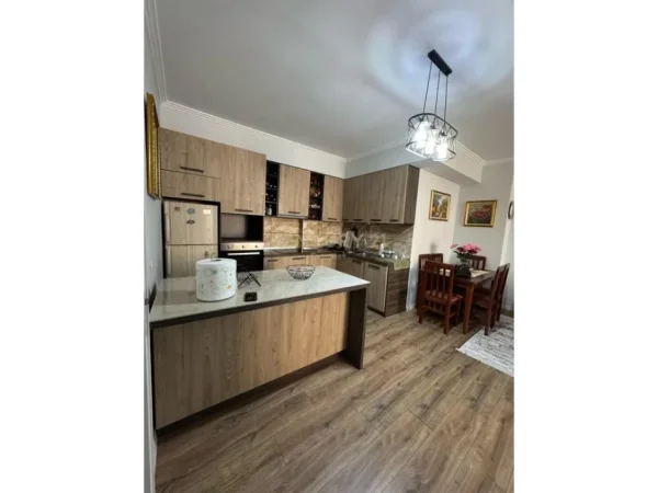 Tirane, shitet apartament 2+1+Ballkon Kati 2, 115 m² 150.000 € (Fresku)
