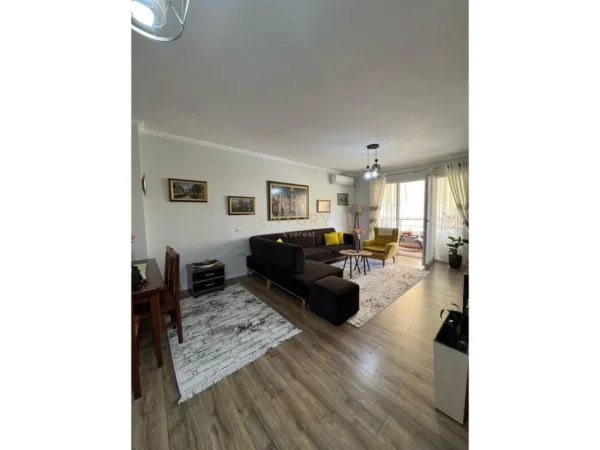 Tirane, shitet apartament 2+1+Ballkon Kati 2, 115 m² 150.000 € (Fresku)