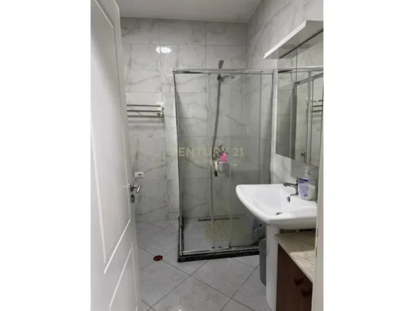 Tirane, shitet apartament 2+1+Ballkon Kati 2, 115 m² 150.000 € (Fresku)