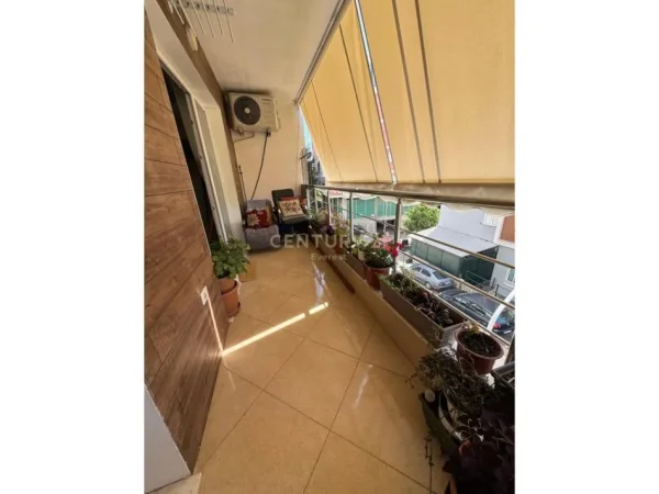 Tirane, shitet apartament 2+1+Ballkon Kati 2, 115 m² 150.000 € (Fresku)