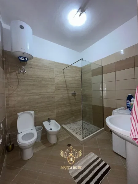 Durres, shes apartament 2+1+Aneks+Ballkon Kati 1, 135.000 € (• 2+1+2 me Verande 069 20 39 456 069 20 39 456 Ish Urtja • 135.000€)