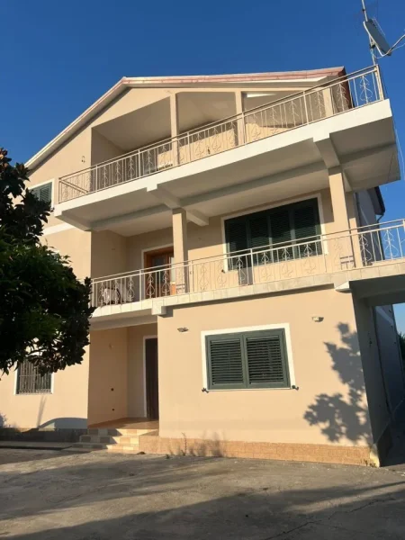 Durres, shitet Vile 3 Katshe Kati 3, 260.000 € 