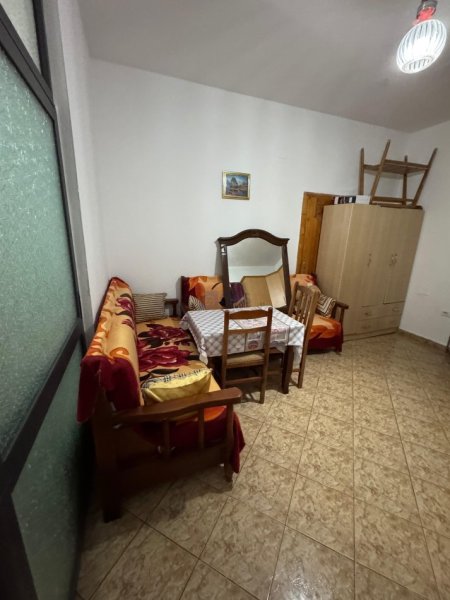 Tirane, jepet me qera apartament 1+1 Kati 1, 50 m² 300 € (5 Maji , Mbrapa Concord Center.)
