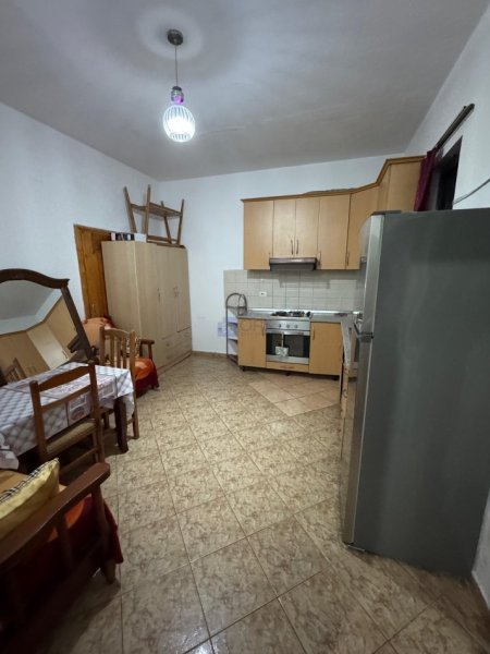 Tirane, jepet me qera apartament 1+1 Kati 1, 50 m² 300 € (5 Maji , Mbrapa Concord Center.)