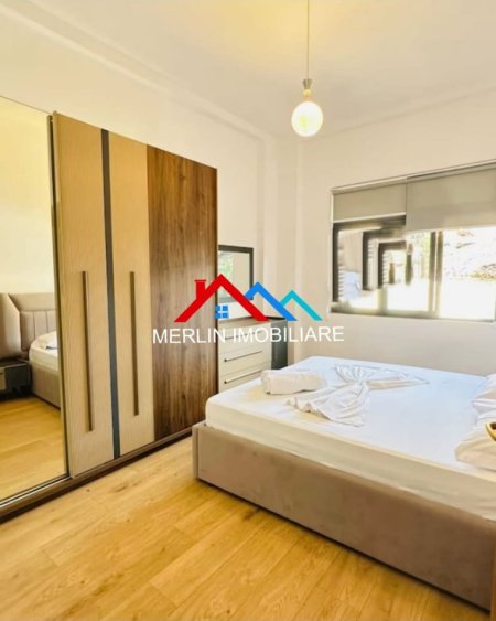 Tirane, jepet me qera apartament 1+1+Ballkon Kati 1, 60 m² 650 € (RRUGA E BARRIKADAVE)