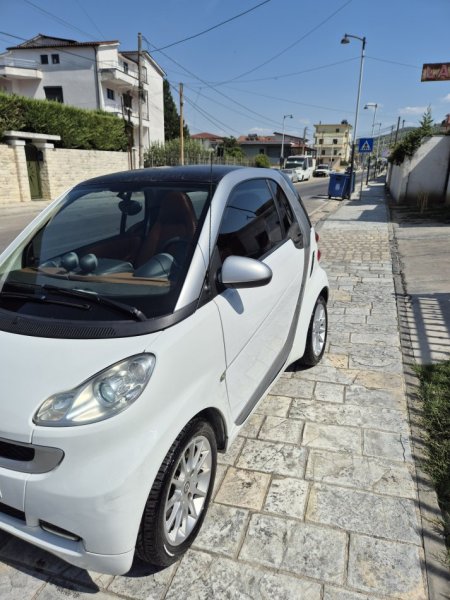 Berat, shes makine Smart Benzin, e bardhë automatik Kondicioner 102.000 km 4.000 €