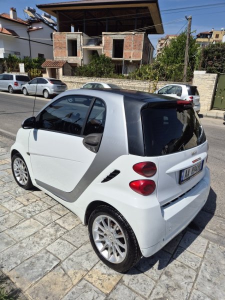 Berat, shes makine Smart Benzin, e bardhë automatik Kondicioner 102.000 km 4.000 €