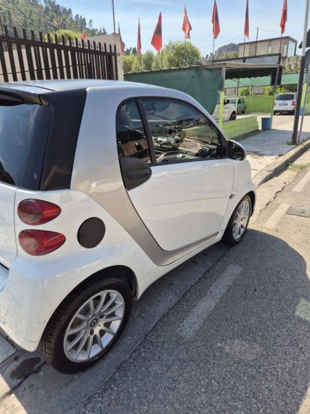 Berat, shes makine Smart Benzin, e bardhë automatik Kondicioner 102.000 km 4.000 €