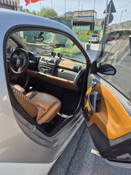 Berat, shes makine Smart Benzin, e bardhë automatik Kondicioner 102.000 km 4.000 €