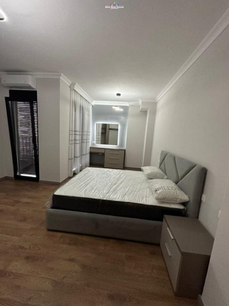 Tirane, jepet me qera apartament 2+1 Kati 6, 110 m² 600 € (sokrat miho)