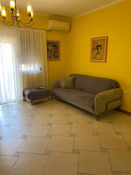 Tirane, jepet me qera apartament 2+1 Kati 3, 90 m² 700 € (selvia)