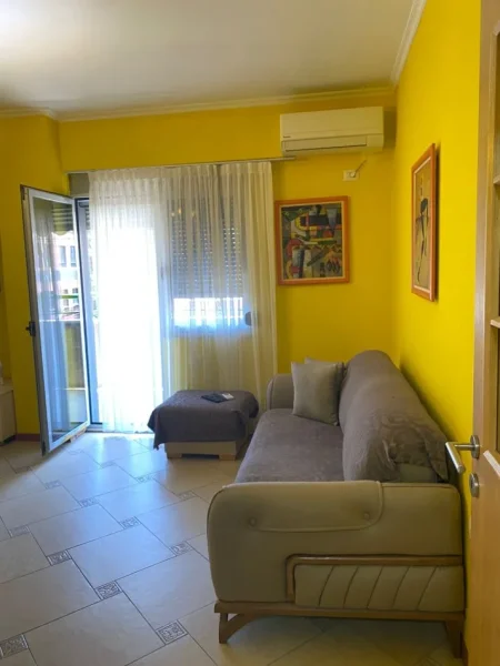 Tirane, jepet me qera apartament 2+1 Kati 3, 90 m² 700 € (selvia)